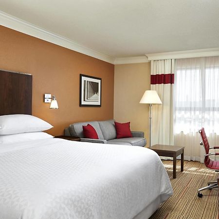 Four Points By Sheraton Kitchener-Waterloo Extérieur photo