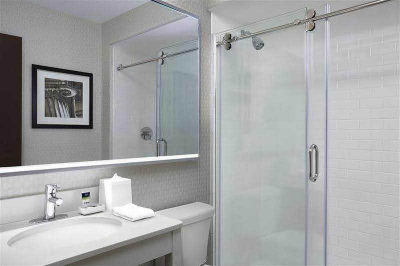 Four Points By Sheraton Kitchener-Waterloo Extérieur photo