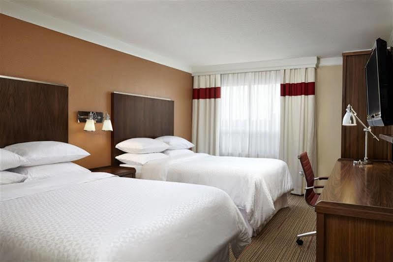 Four Points By Sheraton Kitchener-Waterloo Extérieur photo