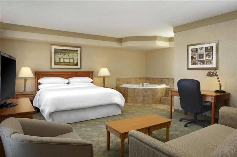 Four Points By Sheraton Kitchener-Waterloo Extérieur photo